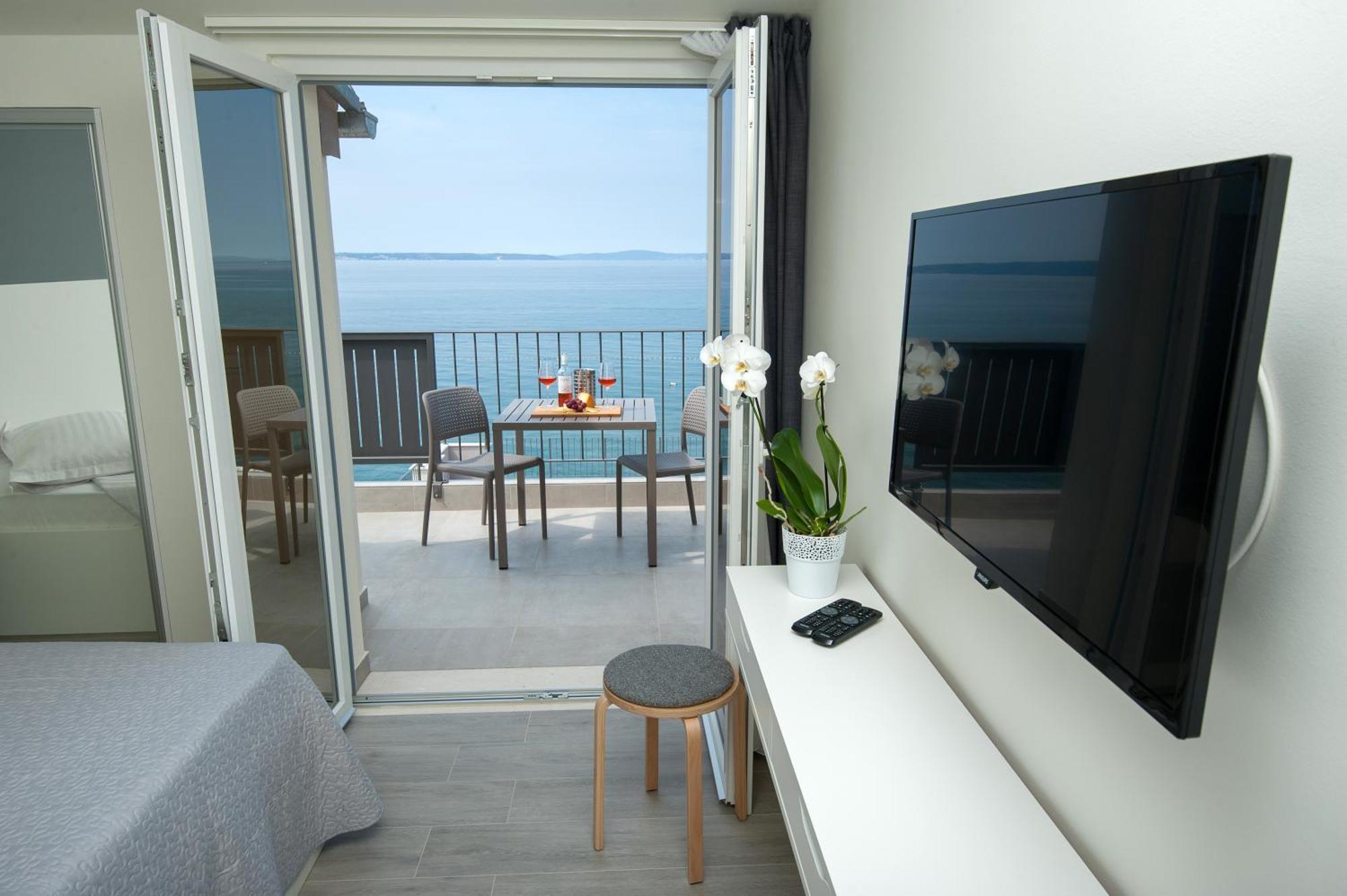 Seaside Luxury Suites Подстрана Номер фото