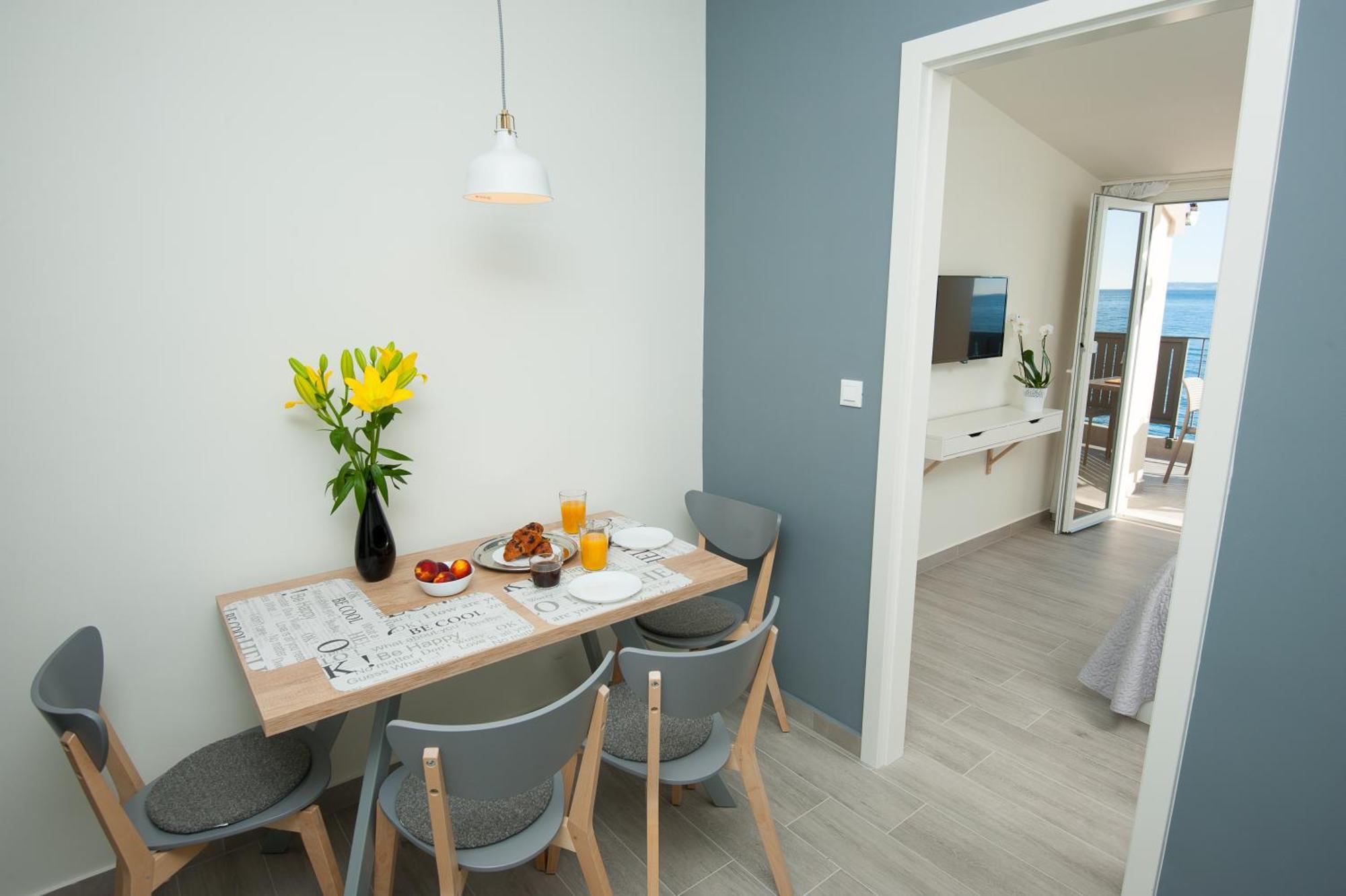 Seaside Luxury Suites Подстрана Номер фото