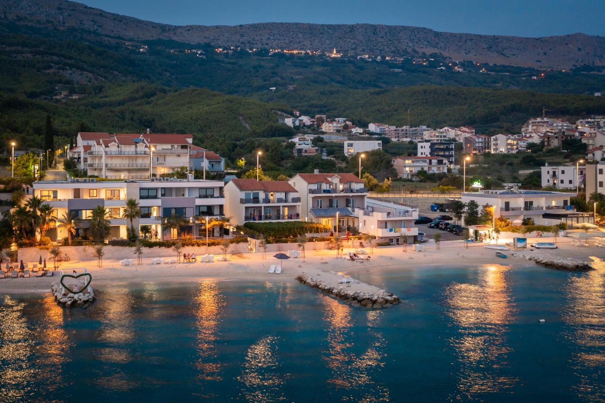 Seaside Luxury Suites Подстрана Экстерьер фото