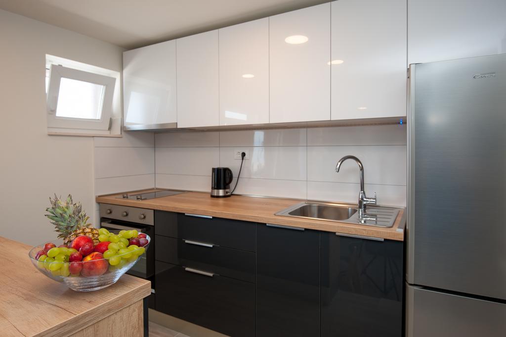Seaside Luxury Suites Подстрана Экстерьер фото