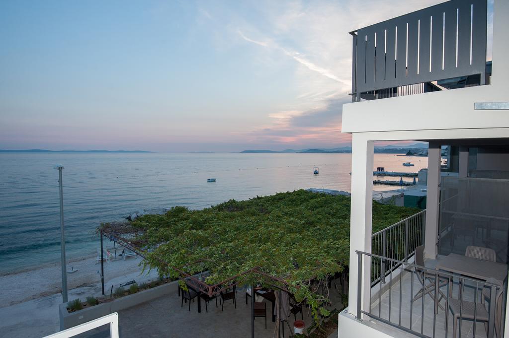 Seaside Luxury Suites Подстрана Экстерьер фото