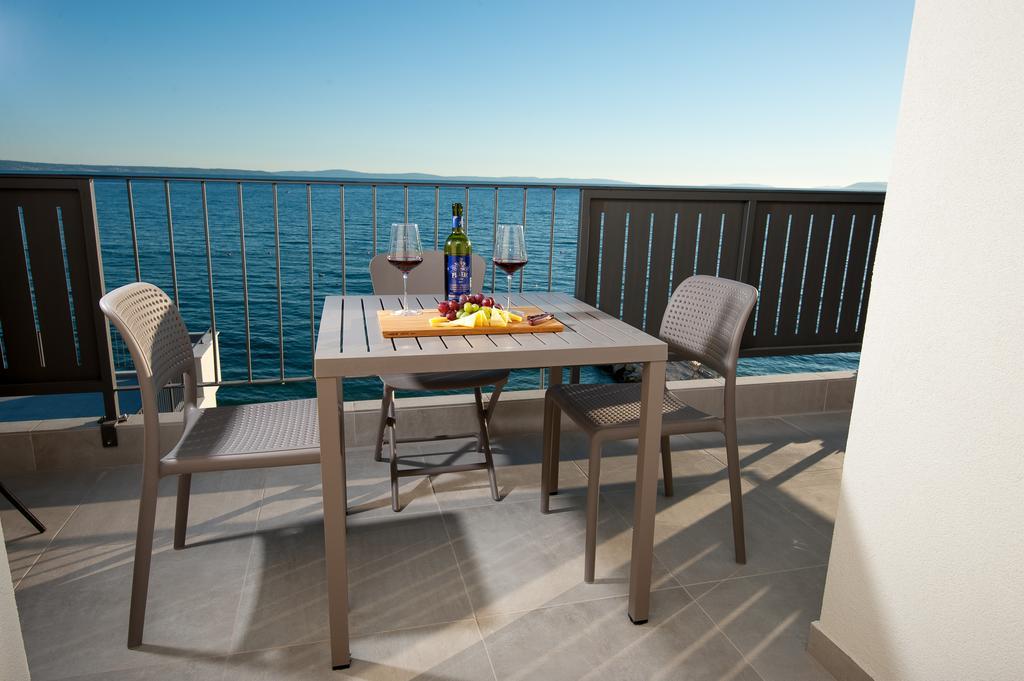 Seaside Luxury Suites Подстрана Экстерьер фото