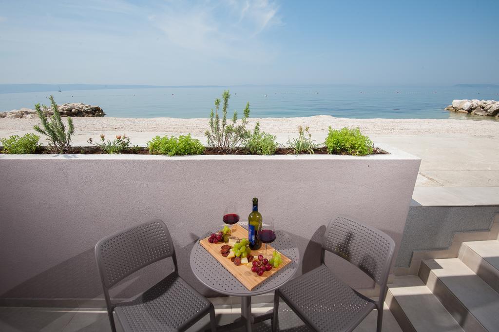 Seaside Luxury Suites Подстрана Экстерьер фото