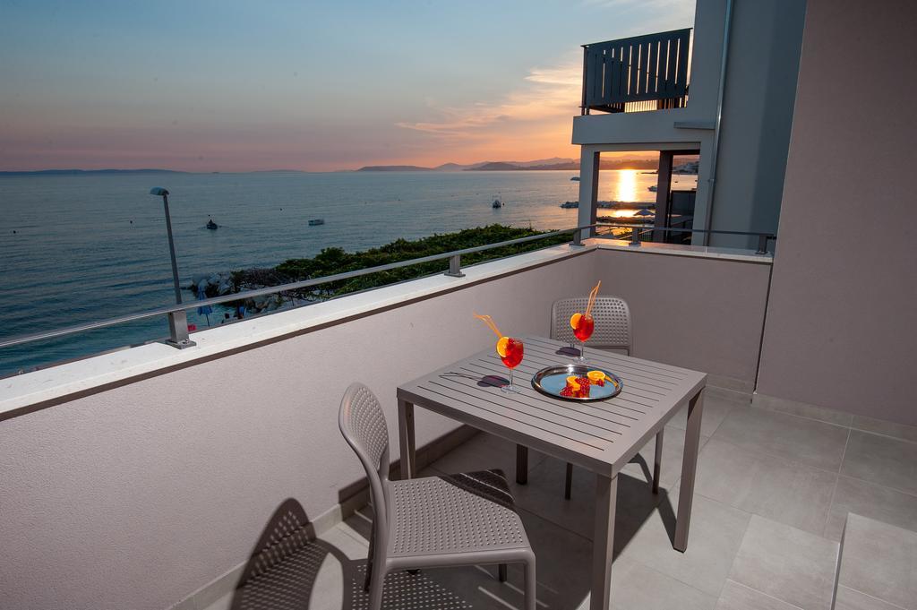 Seaside Luxury Suites Подстрана Экстерьер фото