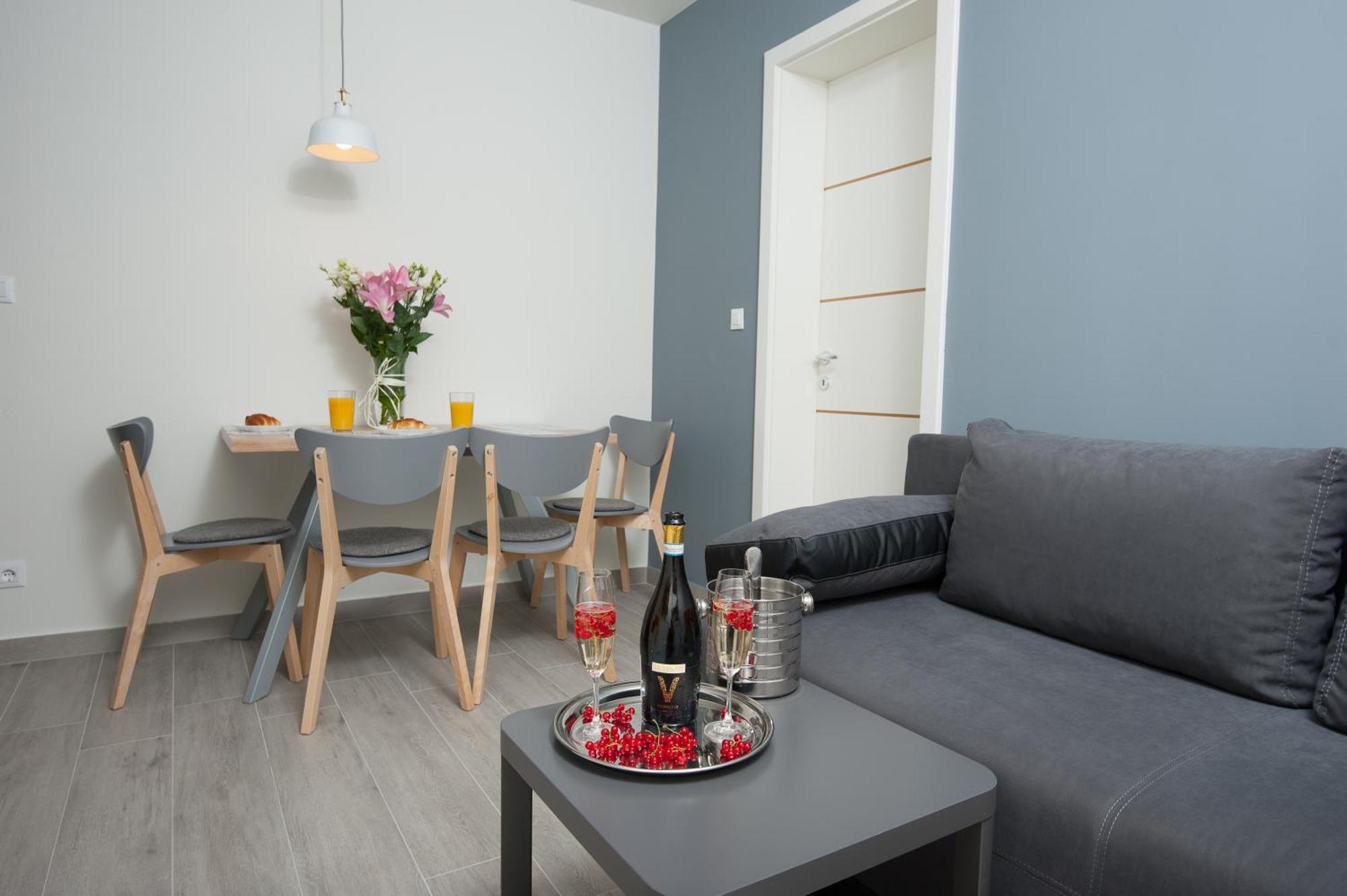 Seaside Luxury Suites Подстрана Экстерьер фото