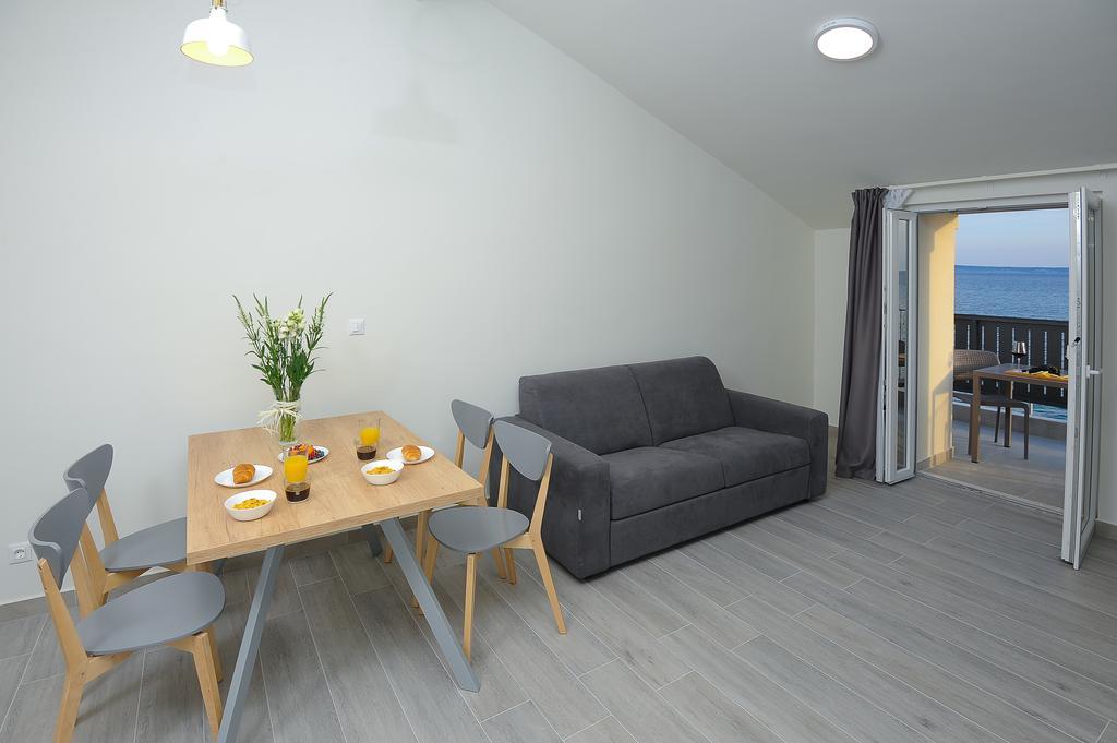Seaside Luxury Suites Подстрана Экстерьер фото