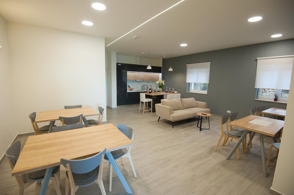 Seaside Luxury Suites Подстрана Экстерьер фото