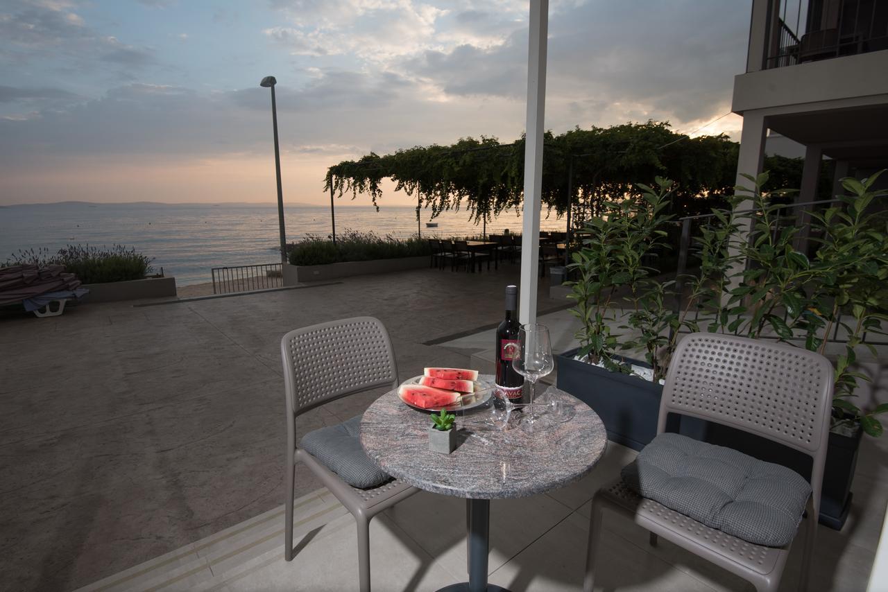 Seaside Luxury Suites Подстрана Экстерьер фото