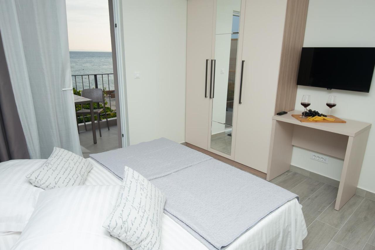 Seaside Luxury Suites Подстрана Номер фото